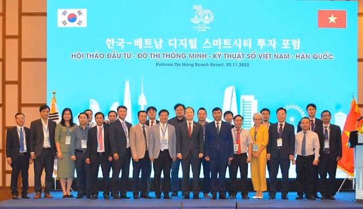 Des délégués lors du séminaire sur l’investissement dans les villes intelligentes et les infrastructures entre le Vietnam et la République de Corée. Photo : thoidai.com.vn