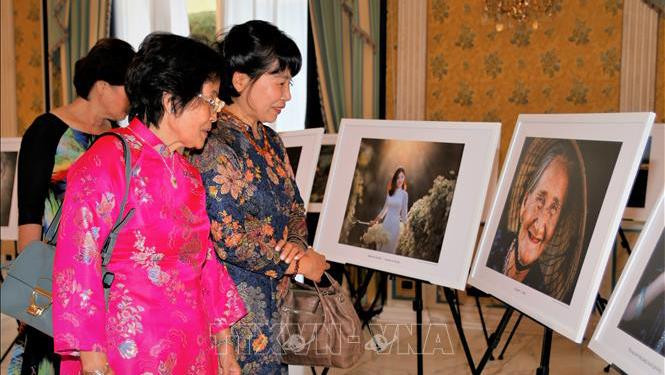 Un coin de l’exposition de photos intitulée "Un aperçu du Vietnam à Venise". Photo : VNA