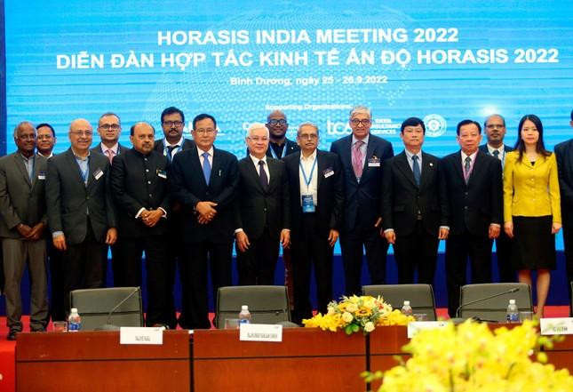 Les dirigeants de la province de Binh Duong et la délégation de la Fédération indienne des entreprises. Photo : tienphong.vn.