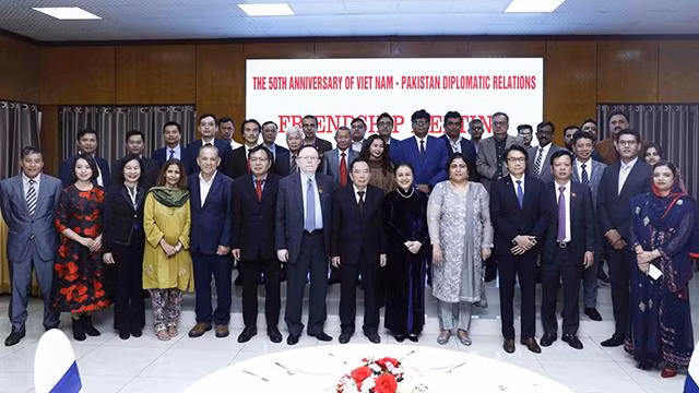 Des invités lors de la célébration. Photo : thoidai.com.vn