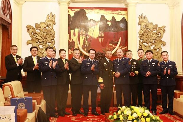Des délégués vietnamiens et thaïlandais. Photo: canhsatbien.vn