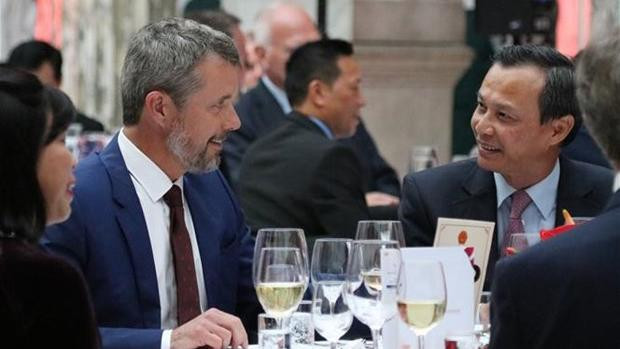 Le prince héritier Frederik de Danemark (à gauche). Photo: VNA