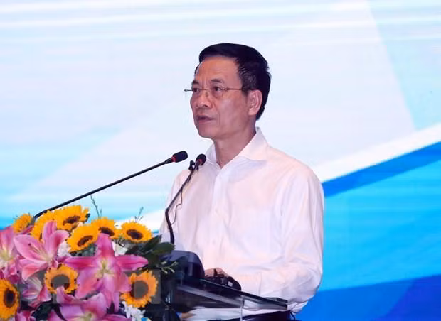 Nguyên Manh Hùng, membre du Comité central du Parti, chef adjoint de la Commission centrale de la sensibilisation et de l’éducation du Parti. Photo : VNA.