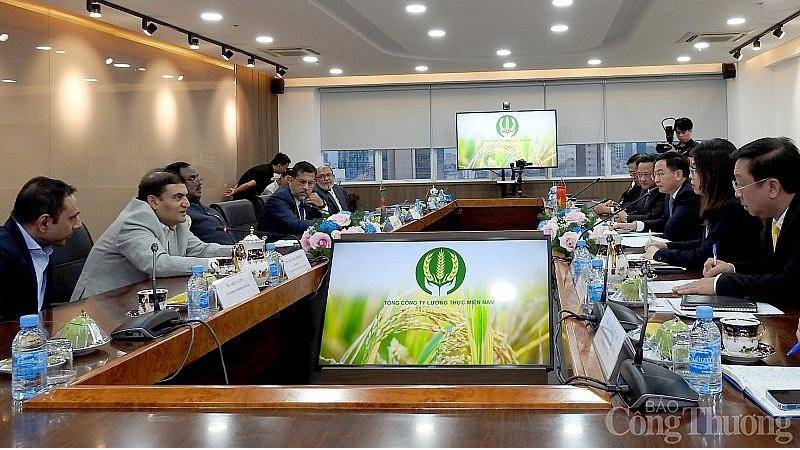 Séance de travail entre la délégation du ministère de l’Alimentation du Bangladesh et les responsables de la VINAFOOD. Photo : congthuong.vn.