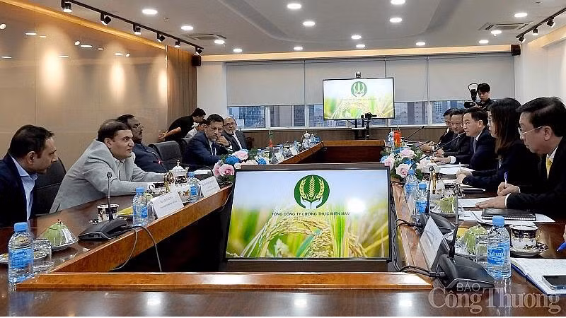 Séance de travail entre la délégation du ministère de l’Alimentation du Bangladesh et les responsables de la VINAFOOD. Photo : congthuong.vn.