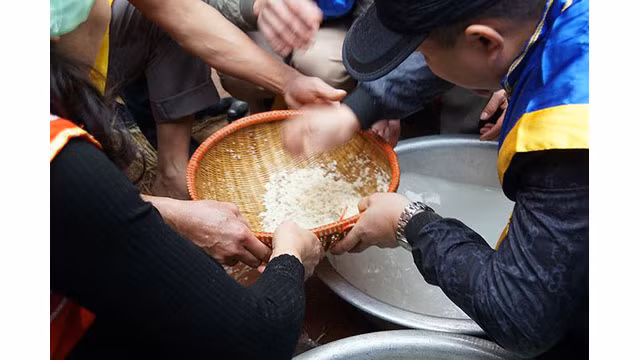 La fête de la cuisson du riz au village Thi Câm ảnh 8