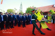 Le Premier ministre Pham Minh Chinh rend hommage au dirigeant historique Pham Van Dong. Photo : VNA.