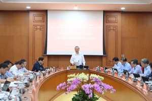 Le Secrétaire général To Lam préside une session thématique sur les technologies stratégiques. Photo: NDEL