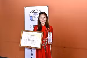 Le Thuong est la seule étrangère à avoir reçu ce prix de l'Organisation japonaise d'amitié internationale en 2026. Photo: NDEL