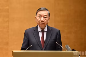Le secrétaire général du Parti et président de la République To Lam prononce un discours. Photo: NDEL