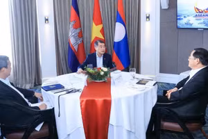 Les Premiers ministres vietnamien, cambodgien et lao en petit-déjeuner de travail à l’ASEAN. Photo : NDEL.