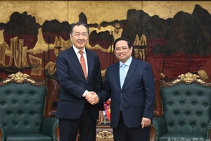 Le Premier ministre Pham Minh Chinh reçoit le président du Conseil de la Commission économique eurasiatique, Bakytzhan Sagintayev. Photo: NDEL