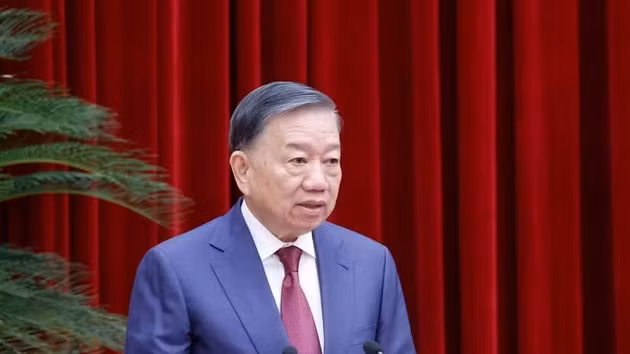 Le secrétaire général du Parti et président de la République, To Lam, s'exprime à la séance d’ouverture du 3e Plénum du Comité central du Parti du 14e mandat. Photo : VNA