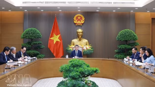 Entretien téléphonique entre le Premier ministre Le Minh Hung et son homologue néo-zélandais Christopher Luxon. Photo : VNA.