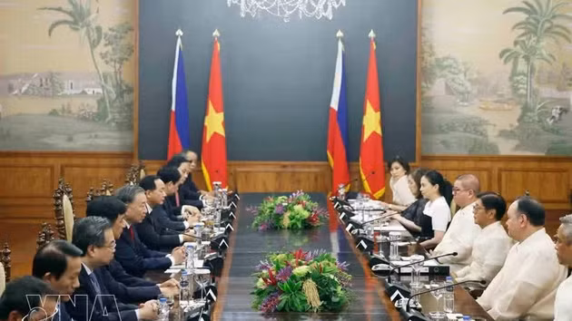 Entretien entre le secrétaire général et président vietnamien To Lam et le président Ferdinand R. Marcos Jr., à Manille, le 1er juin. Photo : VNA.