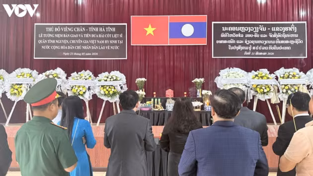 La cérémonie de rapatriement des restes des soldats vietnamiens vers leur terre natale. Photo: VOV