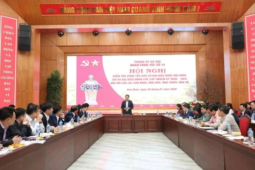 Une délégation du Comité du Parti de Hanoï inspecte des préparatifs électoraux dans les communes de Vân Dinh, Hoa Xa, Ung Hoa et Ung Thiên. Photo : hanoi.gov.vn