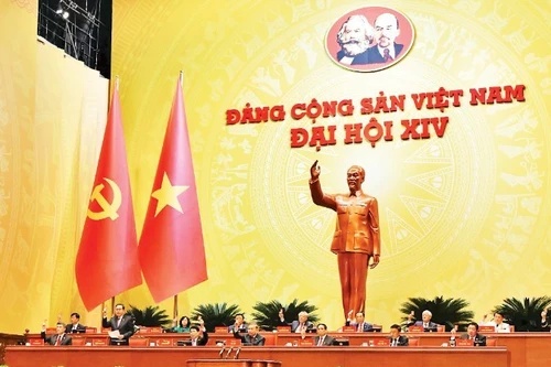 Le Présidium lors de la séance préparatoire du XIVᵉ Congrès du Parti. Photo : nhandan.vn