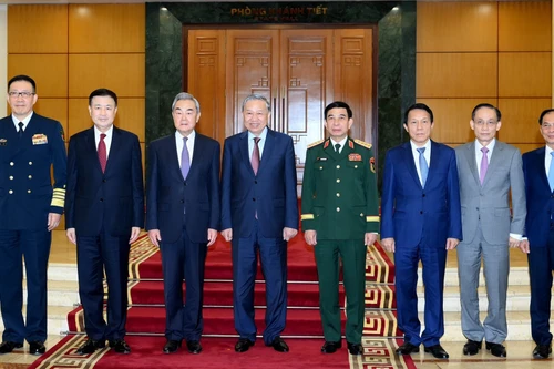 Le secrétaire général To Lam reçoit les ministres chinois des Affaires étrangères, de la Défense et de la Sécurité publique à l’occasion de la première conférence du mécanisme de dialogue stratégique « 3 +3 » au niveau ministériel Vietnam–Chine. Photo : nhandan.vn