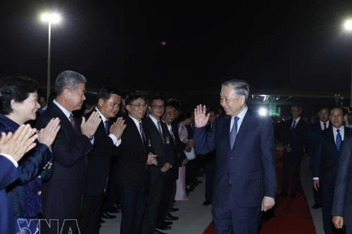 Le secrétaire général du PCV, To Lam, quitte Phnom Penh, terminant avec succès sa visite d’État au Cambodge. Photo : VNA.