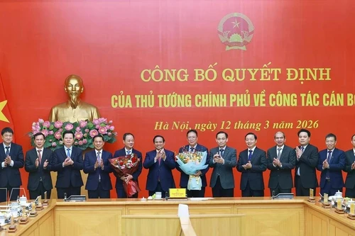 La cérémonie remettre la décision de nomination du président de l’Académie des sciences et des technologies du Vietnam.Photo : VNA.