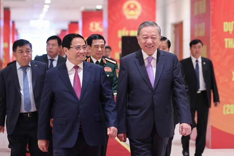 Le secrétaire général du Parti To Lam, le Premier ministre Pham Minh Chinh et les délégués à la cérémonie marquant le 80e anniversaire de la fondation du gouvernement de la République socialiste du Vietnam, le 20 août 2025. Photo : VGP. img9544-17556594758951391221165-1756313582300472498047.jpg