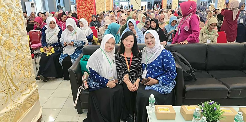 Vo Thi Nhu Mai au Festival de littérature en Indonésie. Photo fournie par l'intéressée. kieu-bao-va-khat-vong-dinh-vi-viet-nam-ky-ii-xay-nhip-cau-van-hoc-20250925154434.png