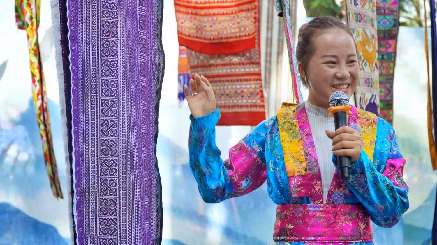 Pour Mme Vang Thi De, le chanvre est non seulement enraciné dans son ethnie, mais aussi une fibre “verte” d’avenir. Photo : D. Hiep.