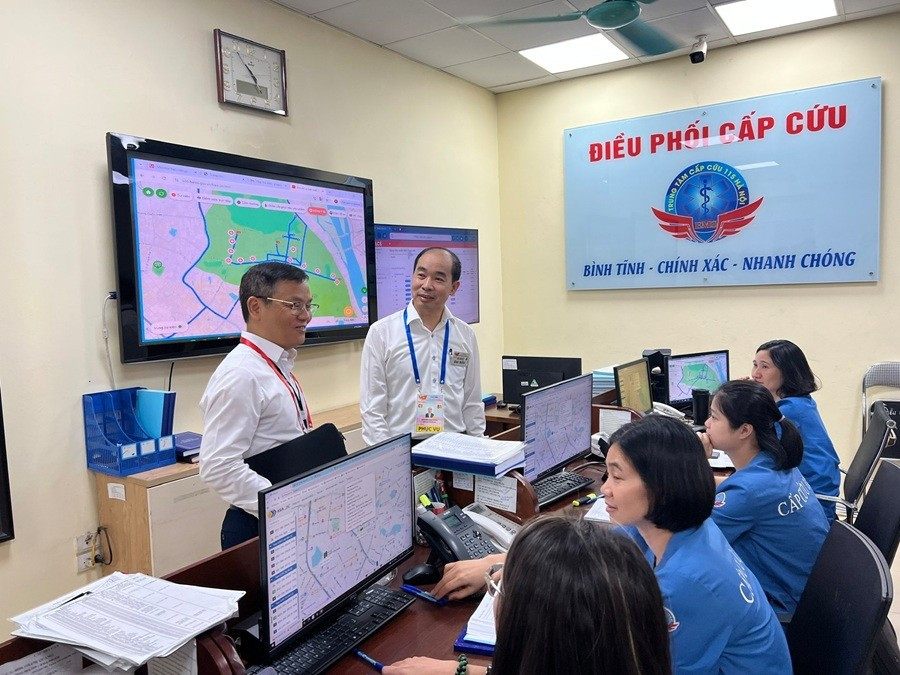 Les représentants du ministère de la Santé inspectent le dispositif médical mobilisé pour le 80ᵉ anniversaire de la Révolution d’Août et de la Fête nationale du 2 septembre. Photo : Magazine Gia đinh Viet Nam. z6951130432734-e24a87189408b51fc05781f557068987-2135-798.jpg