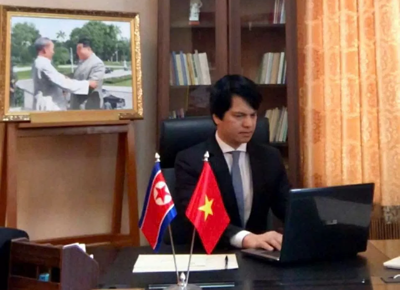 L’ambassadeur du Vietnam en République populaire démocratique de Corée, Le Ba Vinh. Photo : Ambassade du Vietnam en RPDC. dai-su-le-ba-vinh20251006144700.png