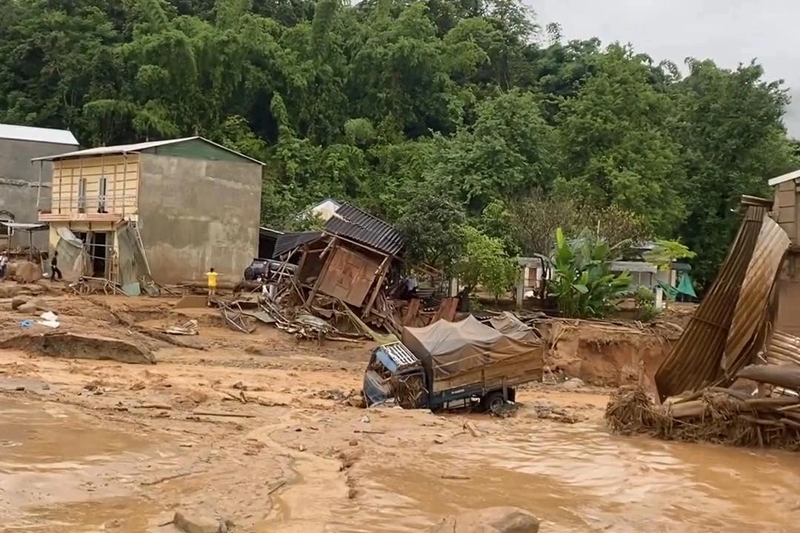 La crue a déferlé sur la commune de Chieng So durant la nuit. Photo : Tintucsonla. son-la-cong-bo-tinh-huong-khan-cap-ve-thien-tai-1754038471132.png