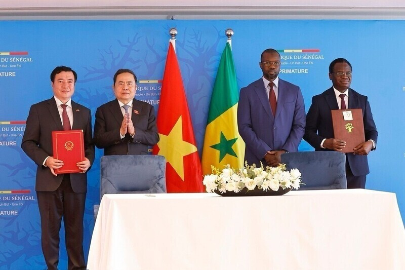 Le protocole d’accord vise à renforcer les bonnes relations économiques et commerciales entre les deux pays, à contribuer à la diversification des marchés d’exportation du riz, ainsi qu’à ouvrir de nouveaux débouchés pour la filière rizicole et les agriculteurs vietnamiens. Photo : Congthuong. bb-19394007-11340803.jpg