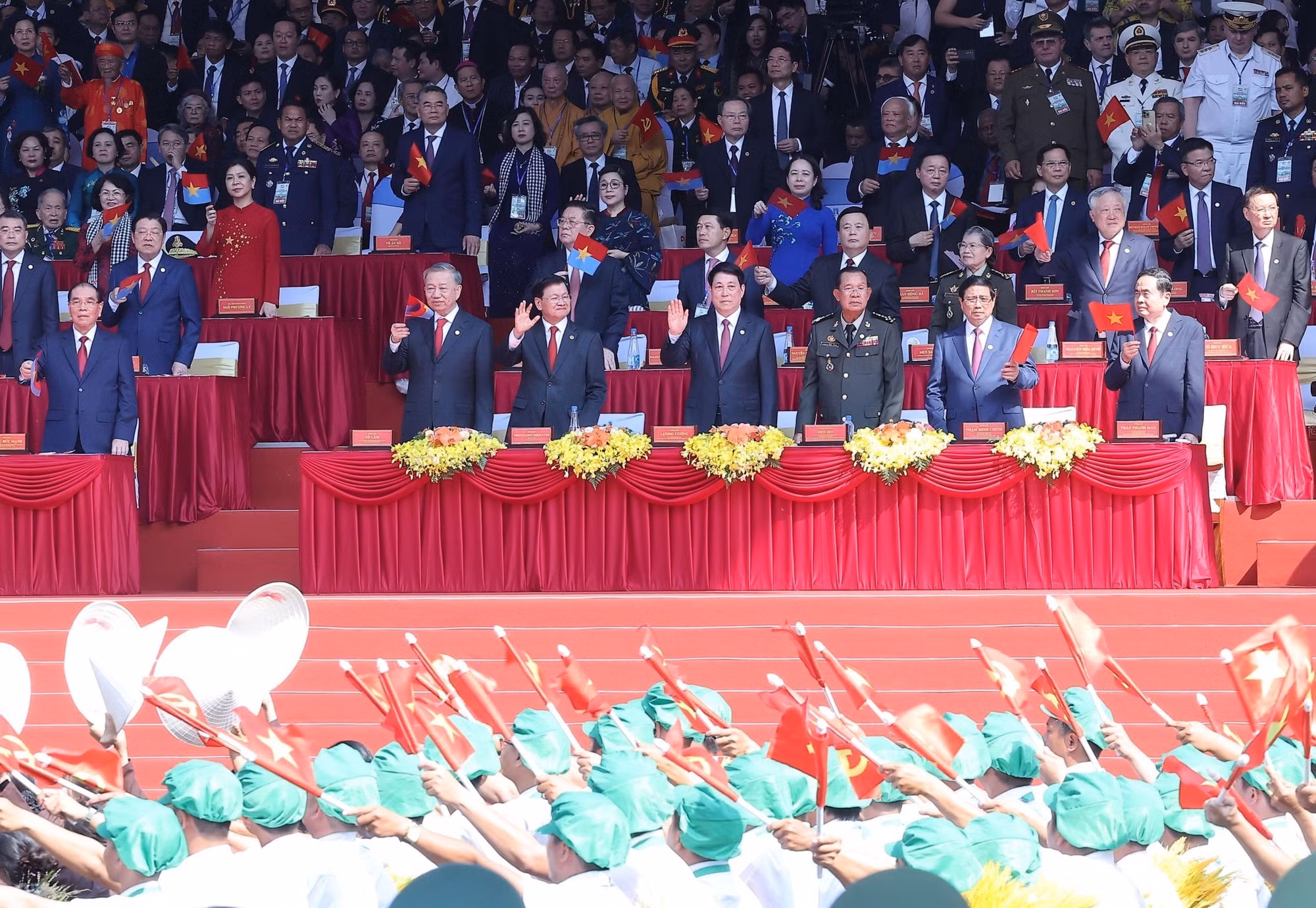 cac-dong-chi-lanh-dao-nguyen-lanh-dao-dang-nha-nuoc-va-khach-qu-le-ky-niem-50-nam-ngay-giai-phong-mien-nam-thong-nhat-dat-nuoc-2235x1542.jpg