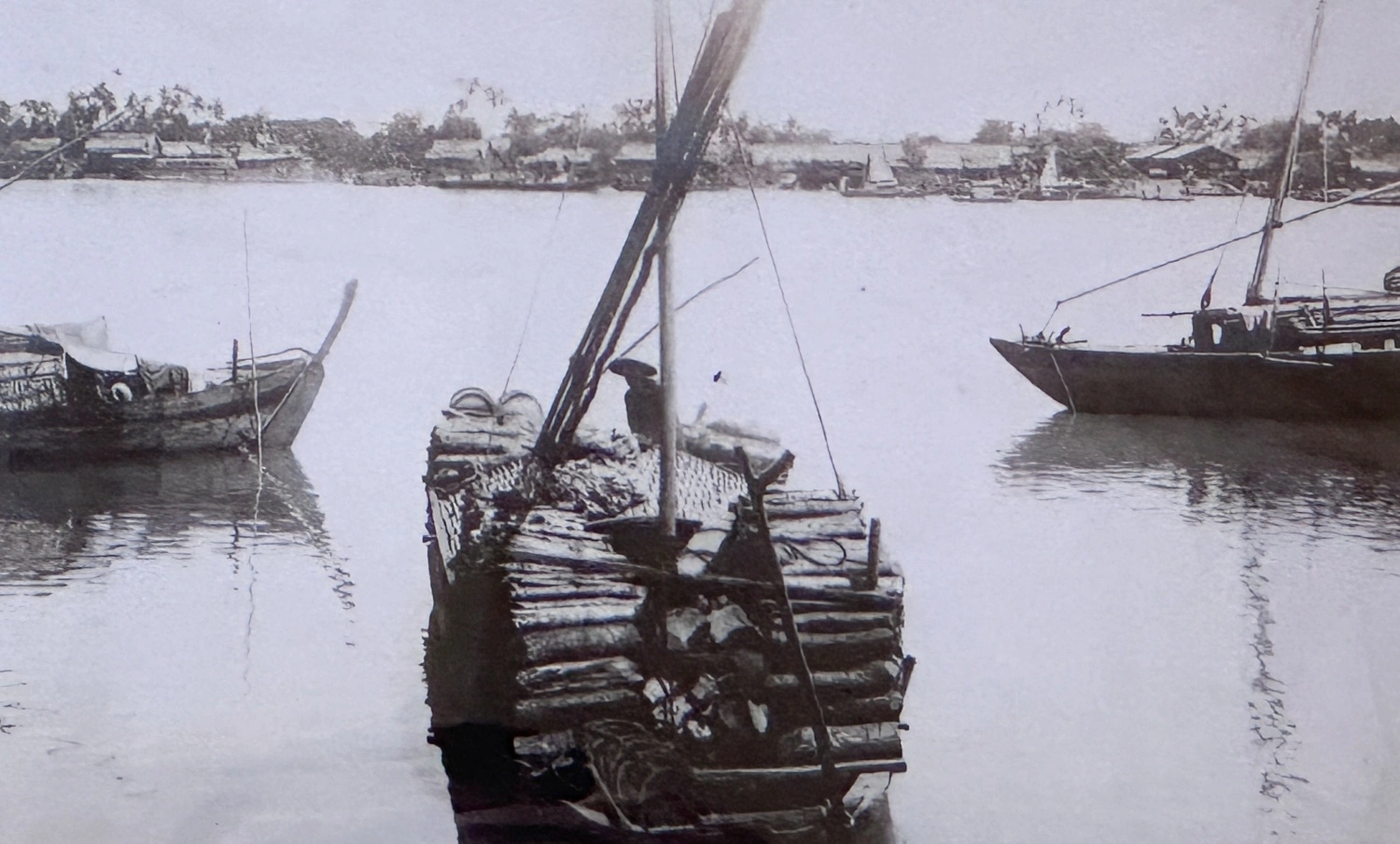 Des bateaux sur le fleuve Saïgon. Photo : VnExpress. 7.png