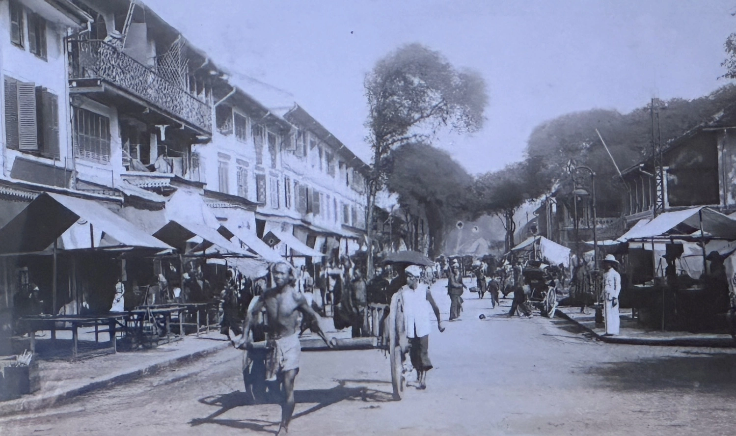 Scènes de vie à Cho Lon, au bord du canal Tau Hu. Photo : VnExpress. 6.png