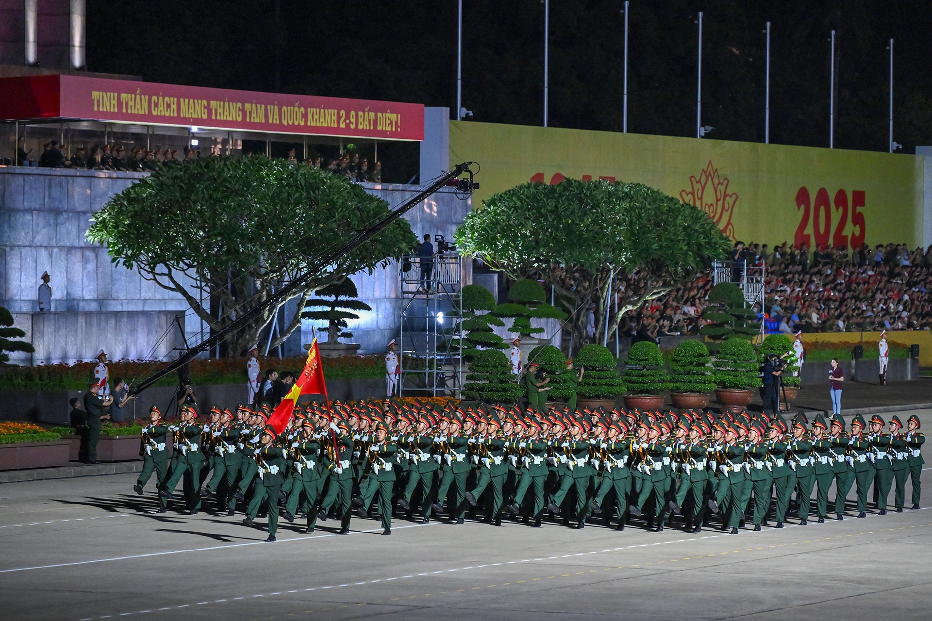 Les formations participent à la répétition conjointe sur la place Ba Dinh. 3d.jpg