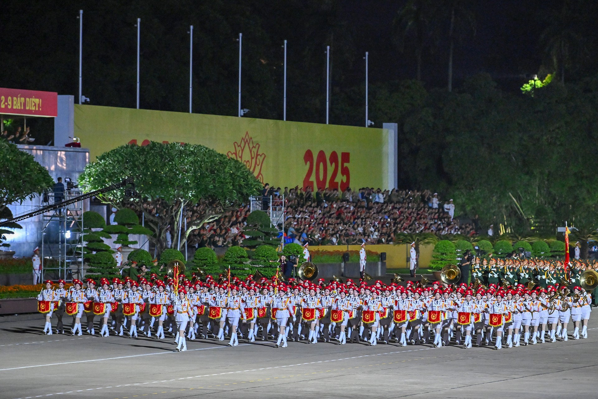 Les formations participent à la répétition conjointe sur la place Ba Dinh. 3b.jpg