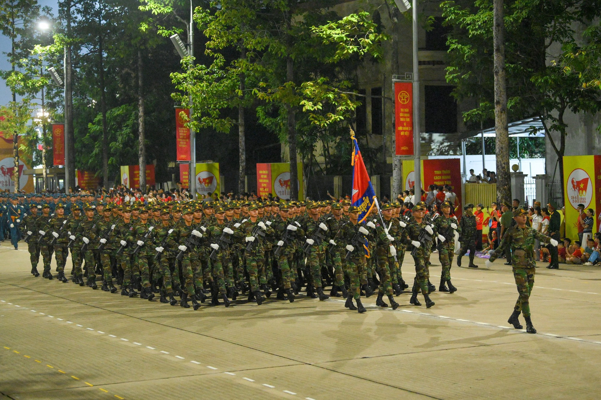 Les forces armées de la Russie, du Laos et du Cambodge participent au défilé militaire. 7c.jpg