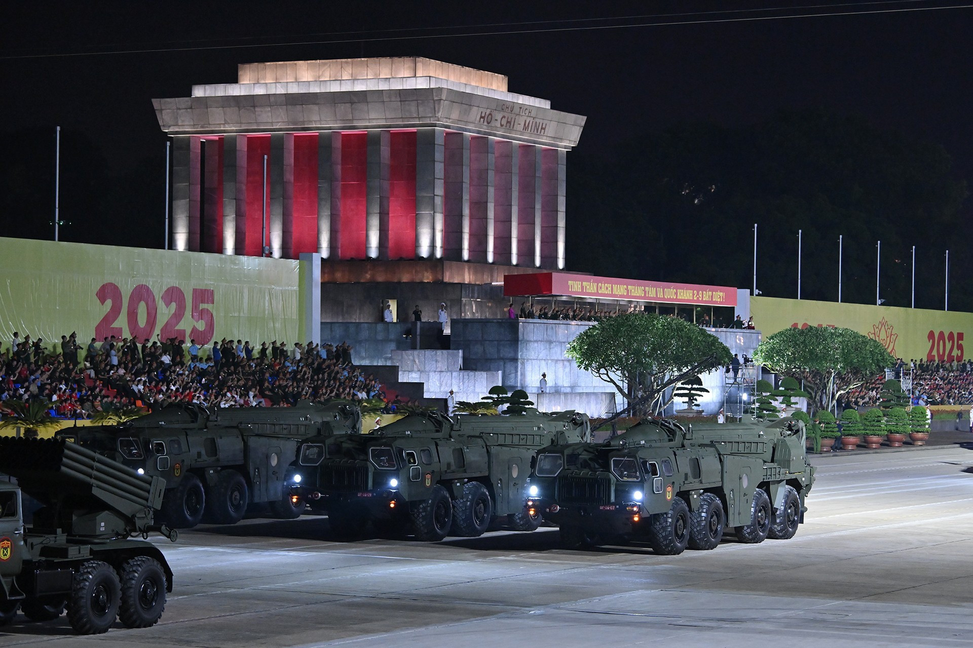 Les unités de matériels militaires participent à la répétition générale sur la place Ba Dinh. 4c.jpg