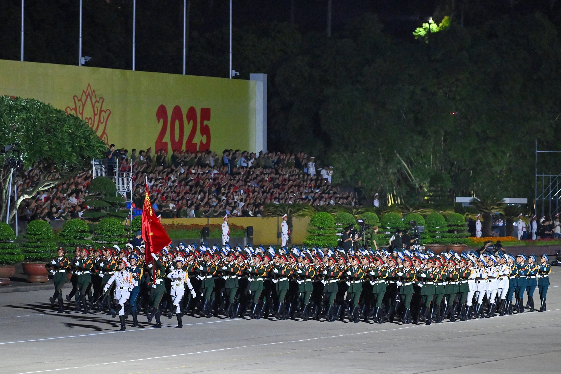 Les formations participent à la répétition conjointe sur la place Ba Dinh. 3a.jpg