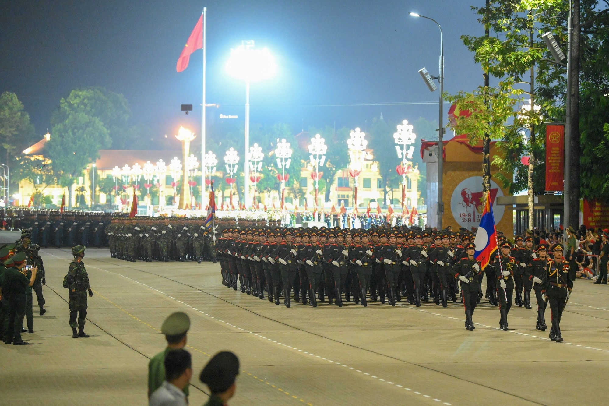 Les forces armées de la Russie, du Laos et du Cambodge participent au défilé militaire. 7b.jpg