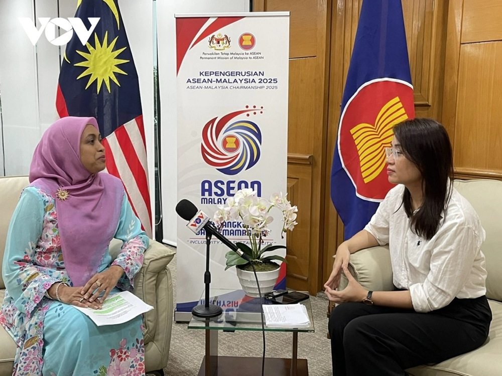 L’ambassadrice de Malaisie auprès de l’ASEAN, Sarah Al Bakri Devadason, apprécie le soutien et la coopération du Vietnam dans le cadre de la présidence de l’ASEAN en 2025. Photo : VOV. asean-2.png