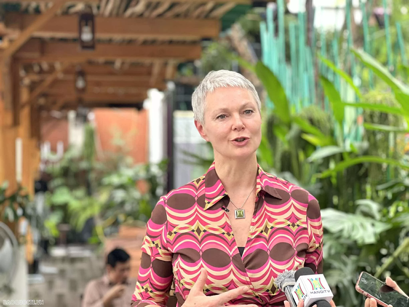L’ambassadrice de Norvège au Vietnam, Hilde Solbakken. Photo : Baoquocte. dai-su-na-uy-de-phu-nu-viet-nam-toa-sang-trong-vai-tro-lanh-dao-20251010162300.png