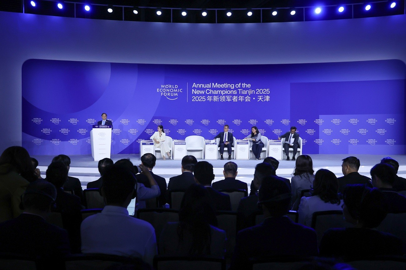 Le Premier ministre Pham Minh Chinh participe en tant qu’orateur principal à la session « Asia's Century at Risk? » (Le siècle de l’Asie est-il confronté à des défis ?). Photo : VGP.