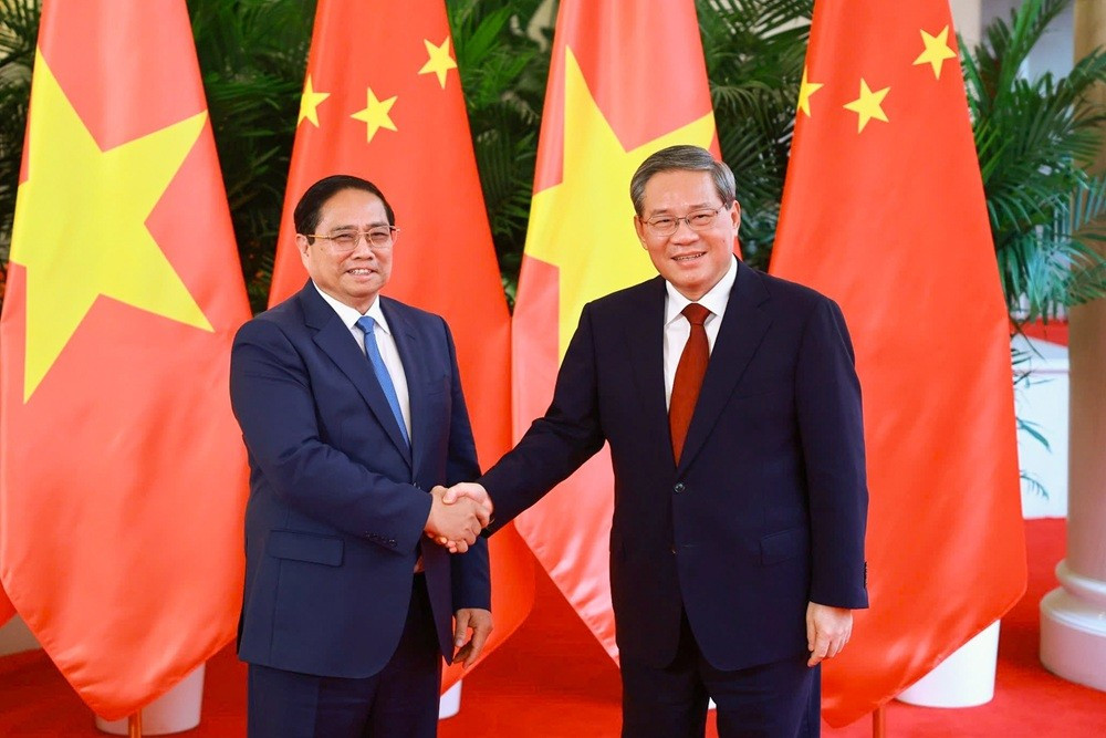 Le Premier ministre Pham Minh Chinh (gauche) et son homologue chinois Li Qiang. Photo : VGP. img3762-1750768160528775743321.jpg