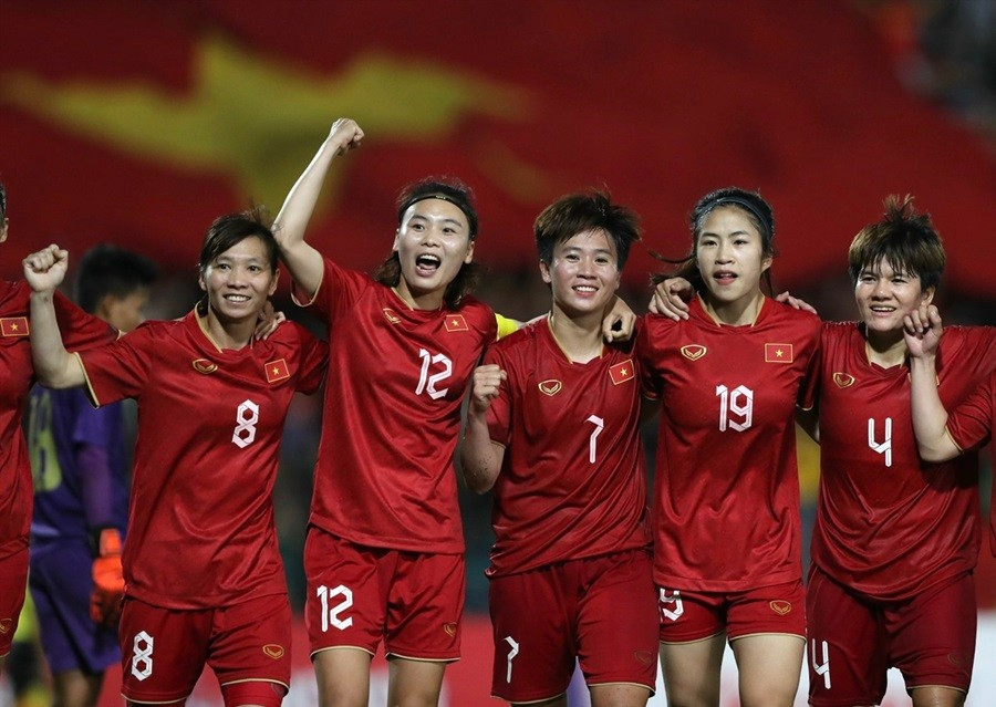 L'équipe de football féminin du Vietnam dans la joie de la victoire aux SEA Games 32. Photo : Laodong. 23-img-0587-7927.jpg