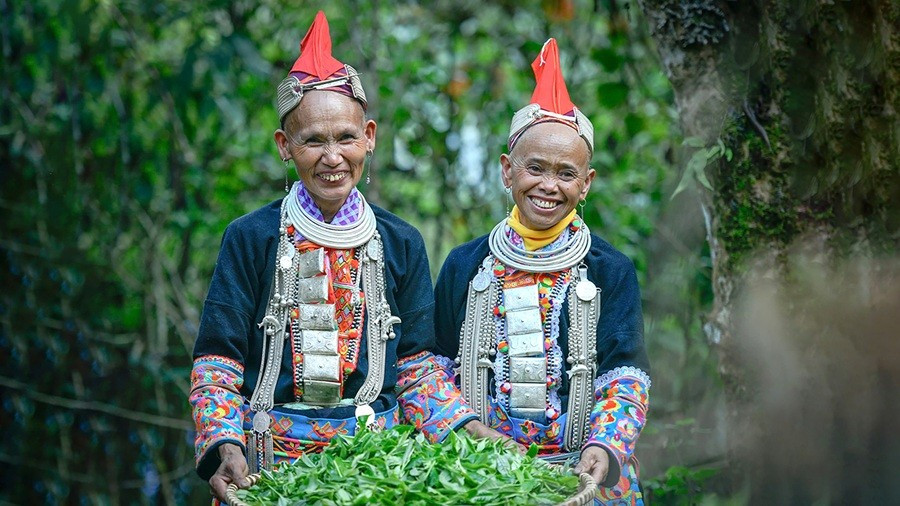 Deux femmes de l’ethnie Dao rouge dans la commune de Mo Si San, district de Phong Tho, province de Lai Chau. Photo : NDEL. z3-6078-2229.jpg
