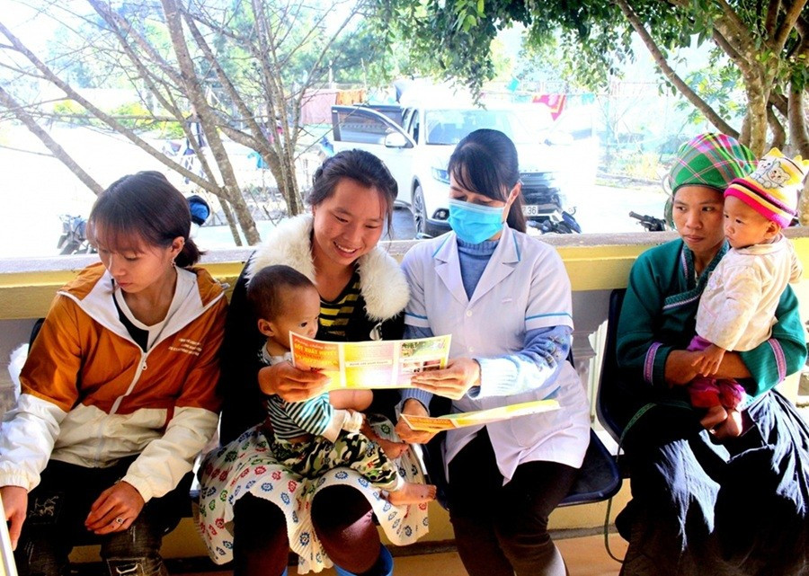 Consultation en soins de santé pour les femmes dans la commune de Chien Pho, district de Hoang Su Phi, dans la province de Ha Giang (Nord). Photo : baohagiang. thuc-day-20240123143736-8133.jpg