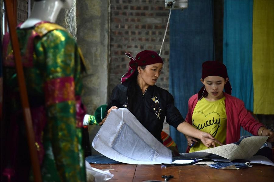 La coopérative Lanh Trang, située dans la commune de Sa Phin (district de Dong Van, province de Ha Giang), est un refuge pour de nombreuses femmes H’Mông en situation difficile. Photo : Vietnamnet. htx-lanh-trang-xa-sa-phin-chon-tim-ve-cua-nhung-phu-nu-mong-khon-kho-1.jpg