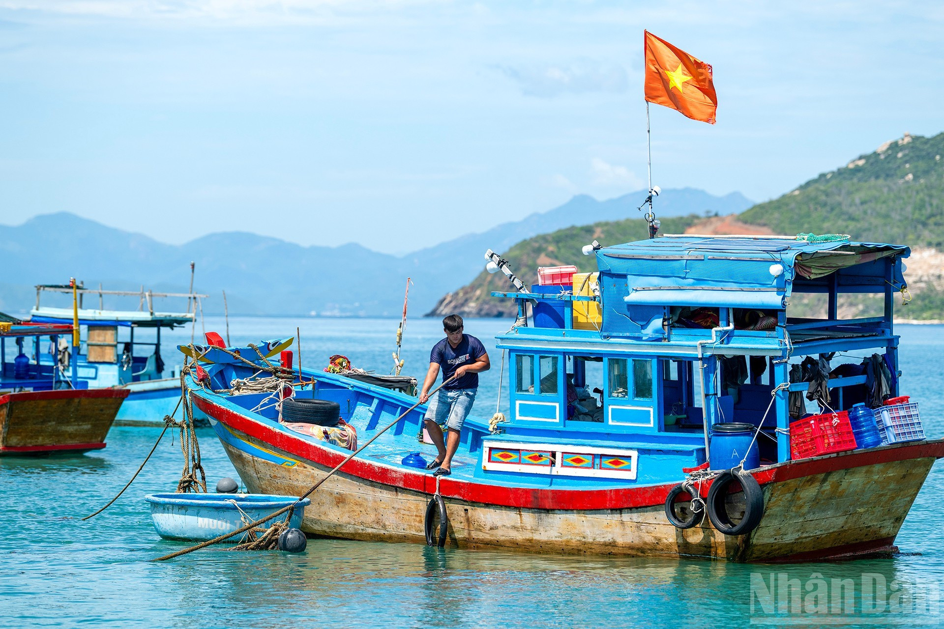 Les bateaux sont le symbole de la vitalité et de l’espérance d’un village de pêcheurs vivant de la mer. image-7.jpg